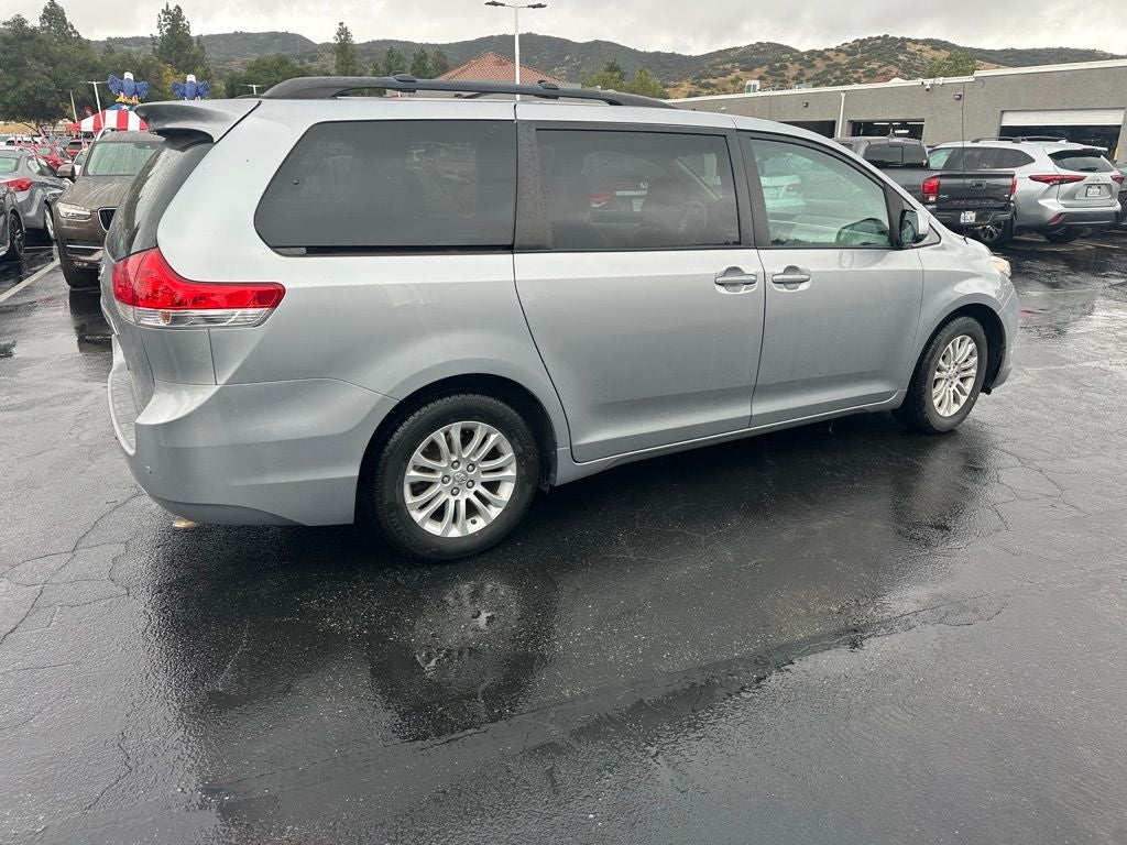 2013 Toyota Sienna XLE 8 Passenger