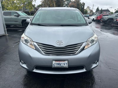 2013 Toyota Sienna XLE 8 Passenger