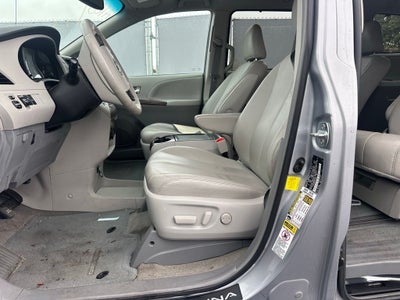 2013 Toyota Sienna XLE 8 Passenger