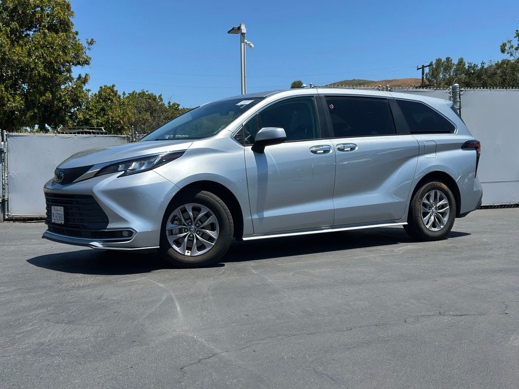 2022 Toyota Sienna XLE 8 Passenger