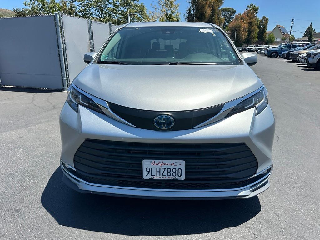 2022 Toyota Sienna XLE 8 Passenger