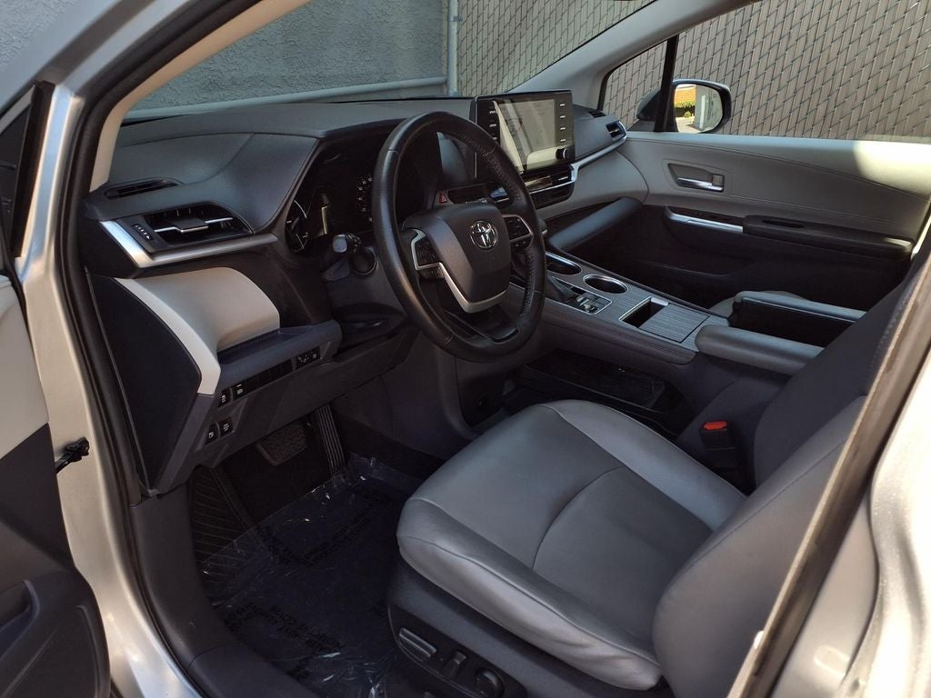 2022 Toyota Sienna XLE 8 Passenger