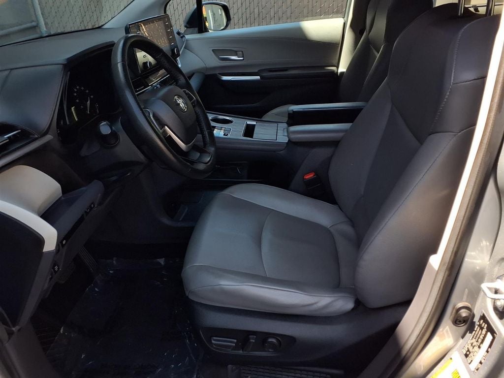 2022 Toyota Sienna XLE 8 Passenger