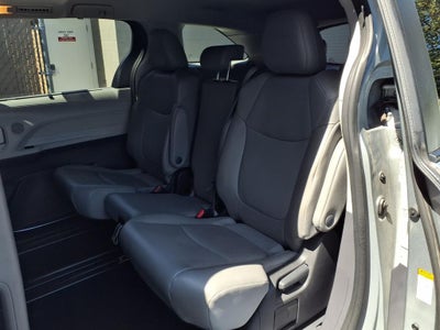 2022 Toyota Sienna XLE 8 Passenger