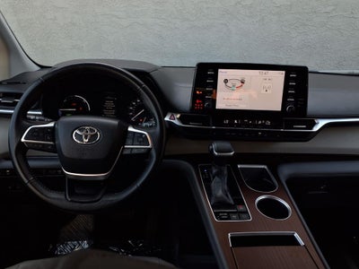 2022 Toyota Sienna XLE 8 Passenger