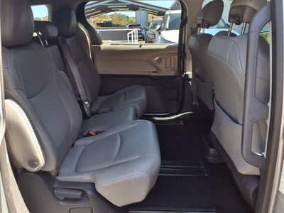 2022 Toyota Sienna XLE 8 Passenger
