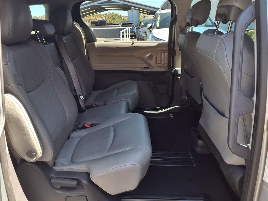 2022 Toyota Sienna XLE 8 Passenger