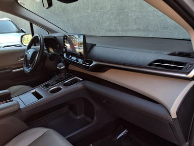 2022 Toyota Sienna XLE 8 Passenger