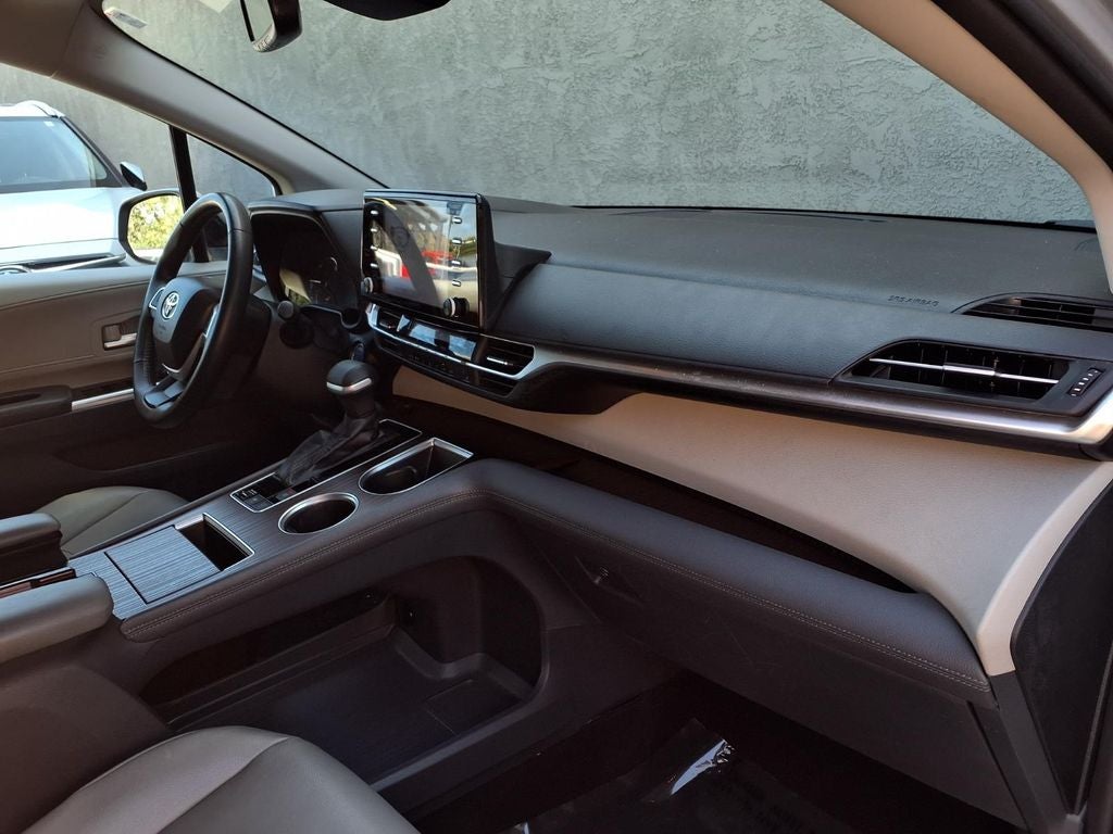2022 Toyota Sienna XLE 8 Passenger