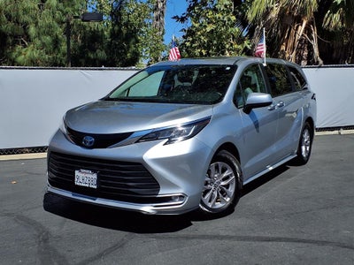 2022 Toyota Sienna XLE 8 Passenger