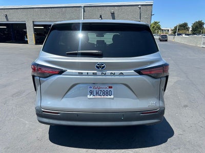 2022 Toyota Sienna XLE 8 Passenger