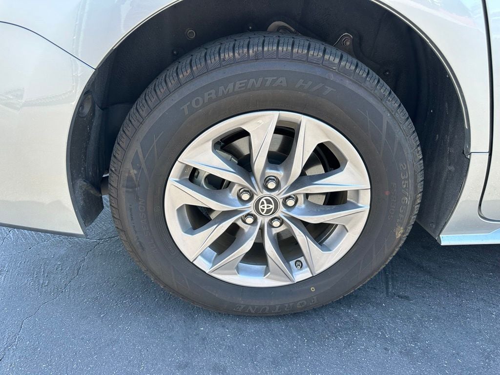 2022 Toyota Sienna XLE 8 Passenger