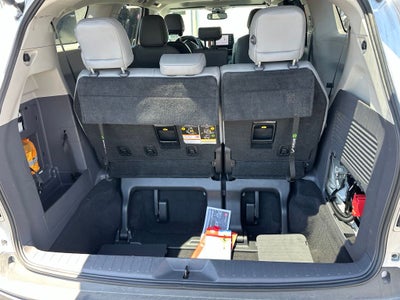 2022 Toyota Sienna XLE 8 Passenger