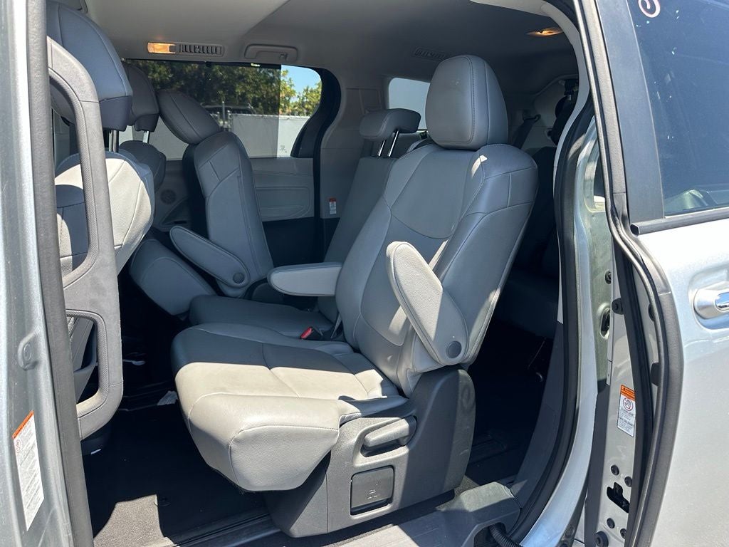 2022 Toyota Sienna XLE 8 Passenger