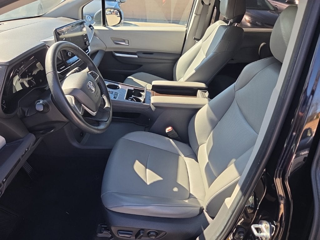 2023 Toyota Sienna XLE 8 Passenger