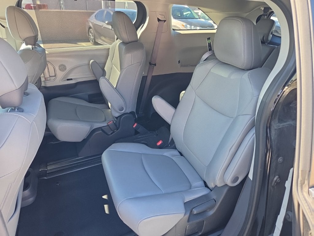 2023 Toyota Sienna XLE 8 Passenger