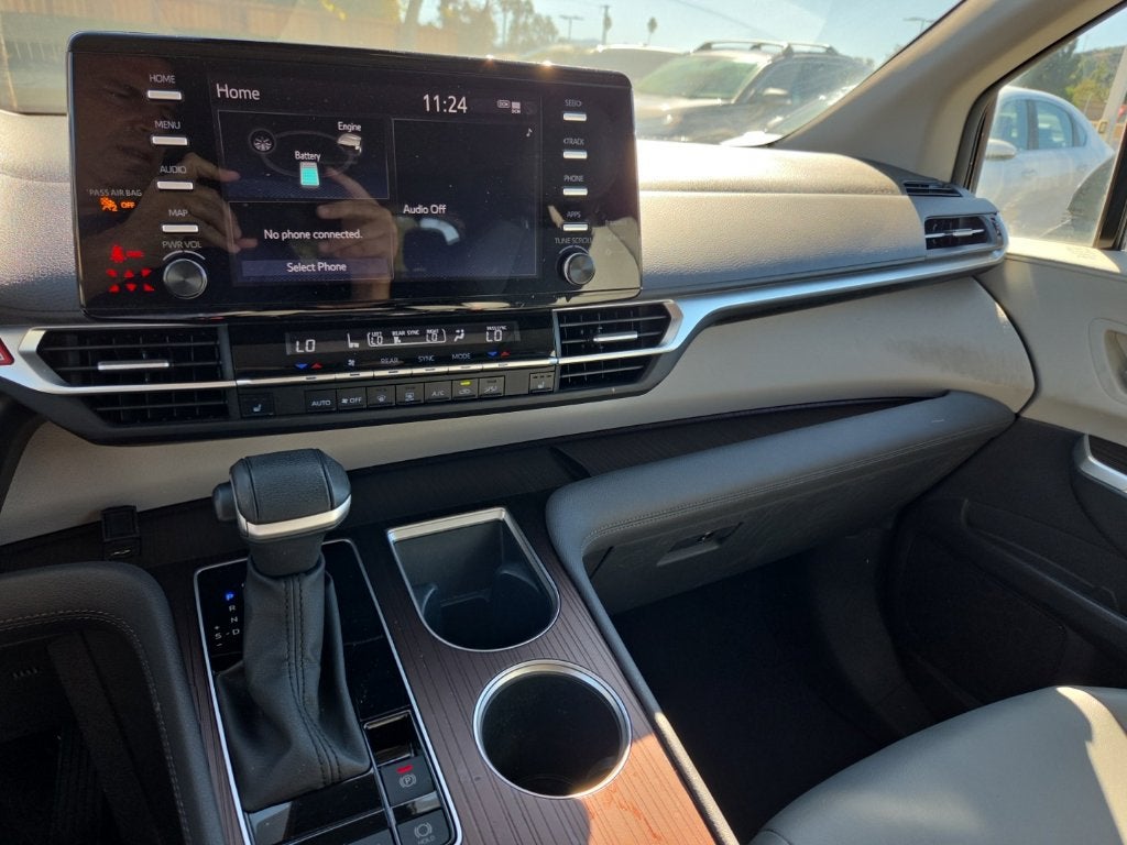 2023 Toyota Sienna XLE 8 Passenger