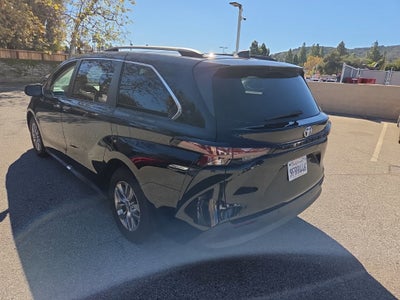 2023 Toyota Sienna XLE 8 Passenger
