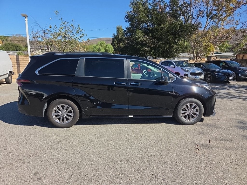 2023 Toyota Sienna XLE 8 Passenger