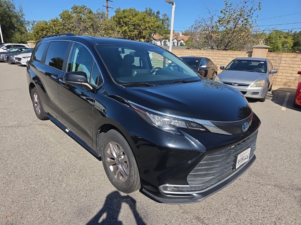 2023 Toyota Sienna XLE 8 Passenger