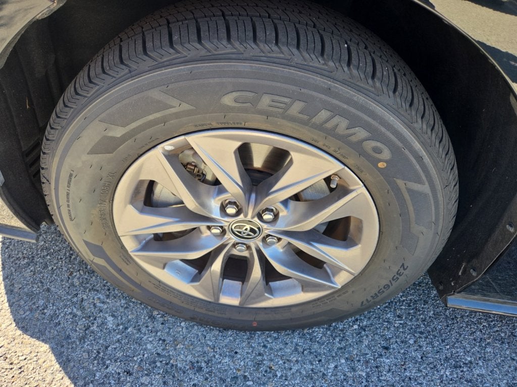 2023 Toyota Sienna XLE 8 Passenger