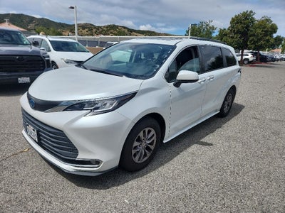 2023 Toyota Sienna XLE 8 Passenger