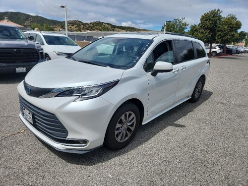 2023 Toyota Sienna XLE 8 Passenger