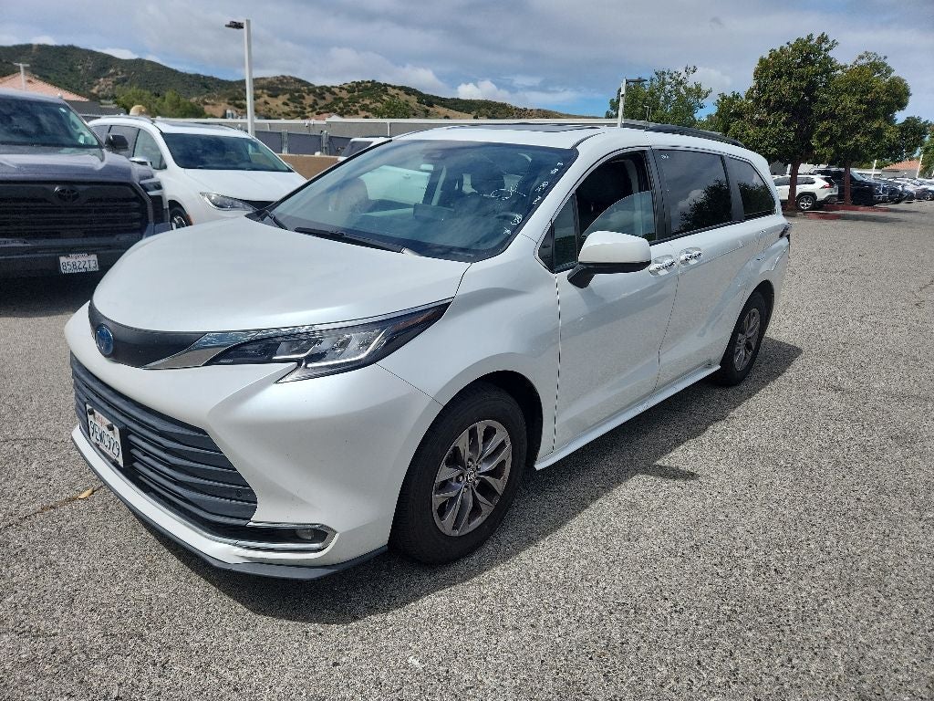 2023 Toyota Sienna XLE 8 Passenger
