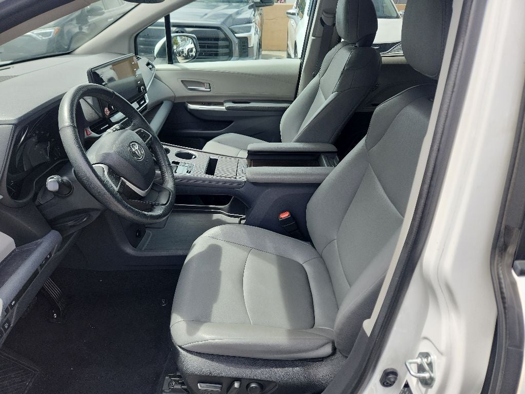 2023 Toyota Sienna XLE 8 Passenger