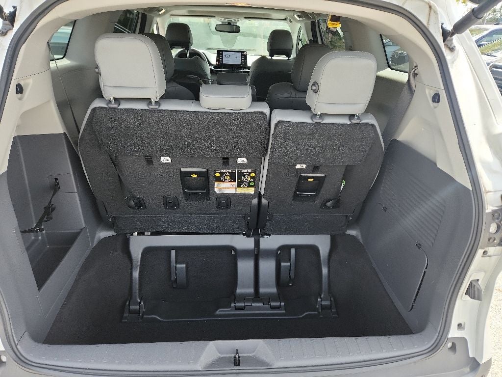 2023 Toyota Sienna XLE 8 Passenger