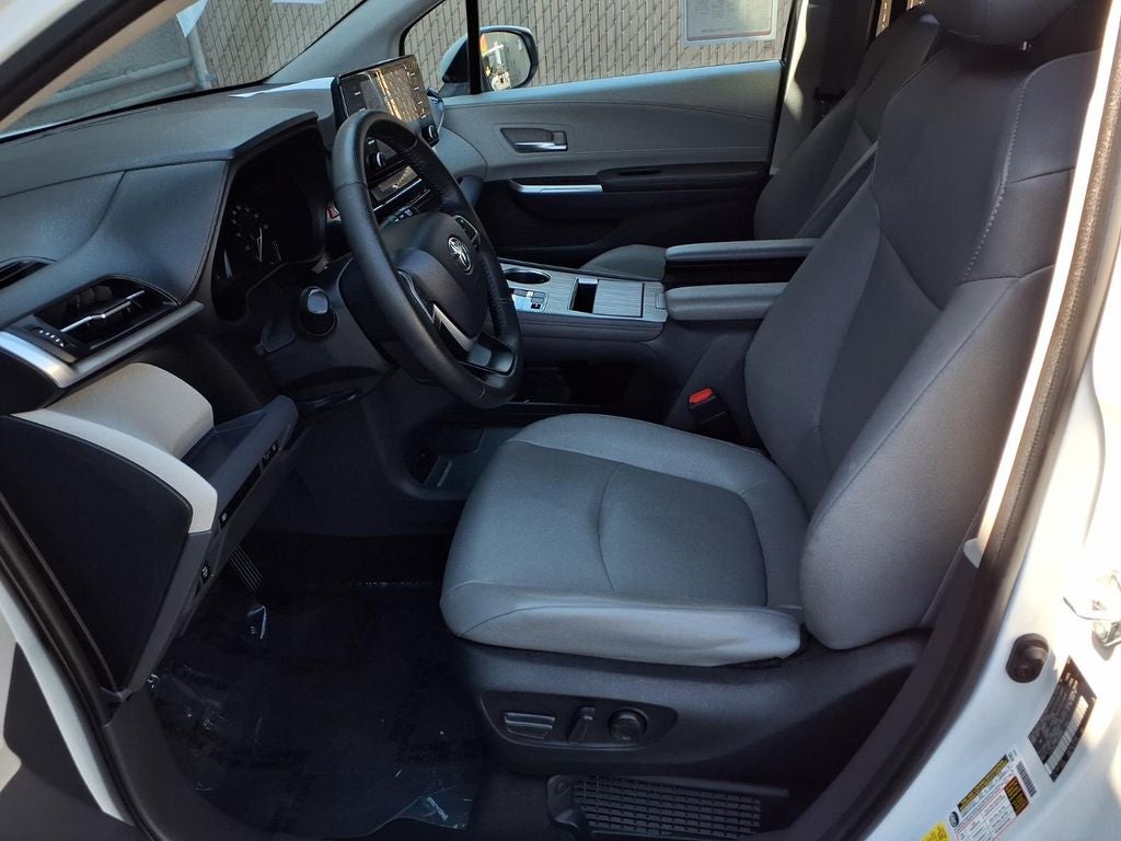 2023 Toyota Sienna XLE 8 Passenger