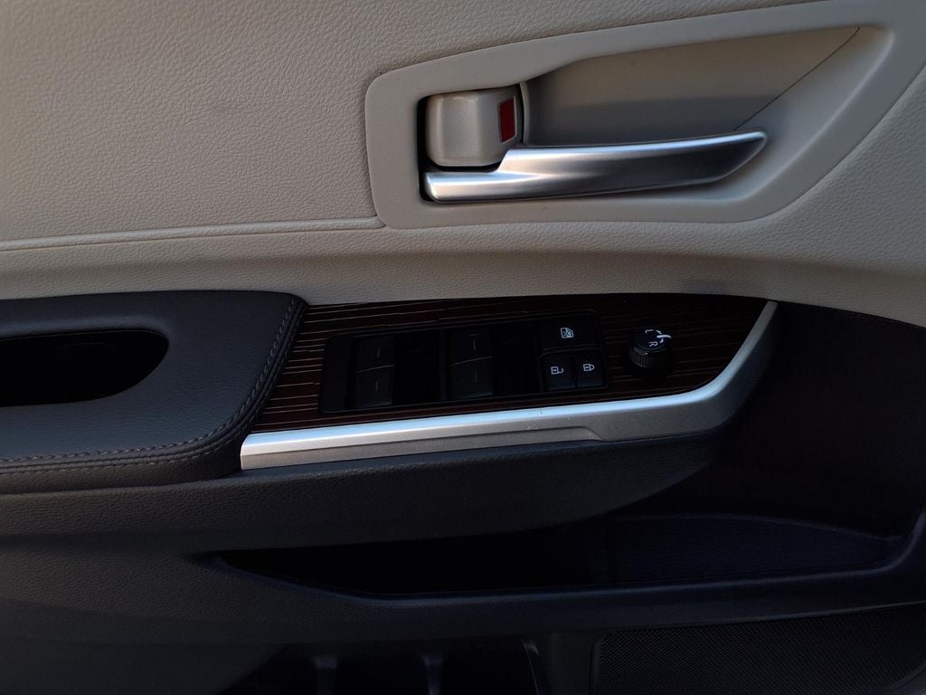 2023 Toyota Sienna XLE 8 Passenger