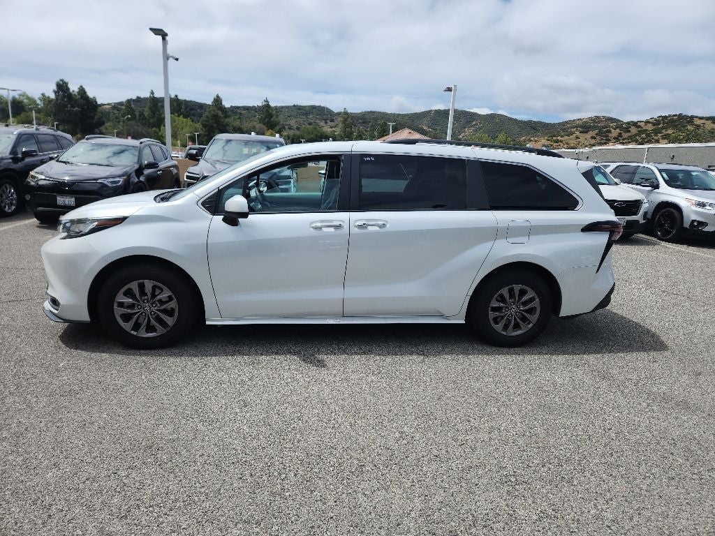 2023 Toyota Sienna XLE 8 Passenger