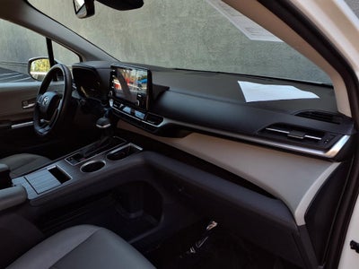 2023 Toyota Sienna XLE 8 Passenger