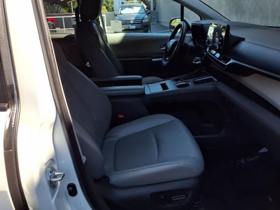 2023 Toyota Sienna XLE 8 Passenger