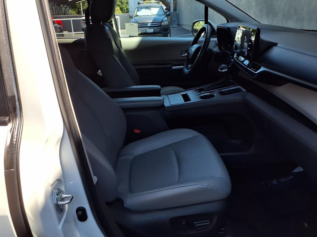 2023 Toyota Sienna XLE 8 Passenger