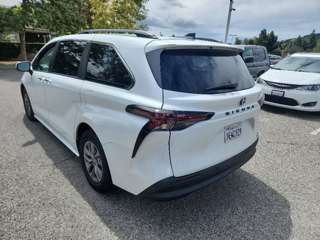2023 Toyota Sienna XLE 8 Passenger