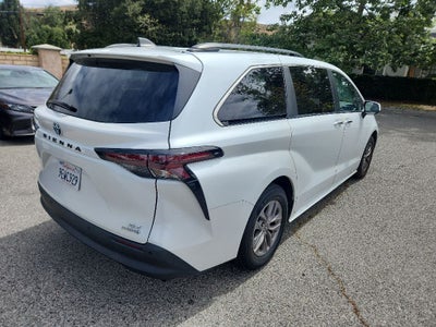 2023 Toyota Sienna XLE 8 Passenger