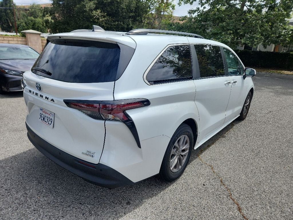 2023 Toyota Sienna XLE 8 Passenger