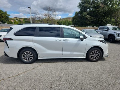 2023 Toyota Sienna XLE 8 Passenger