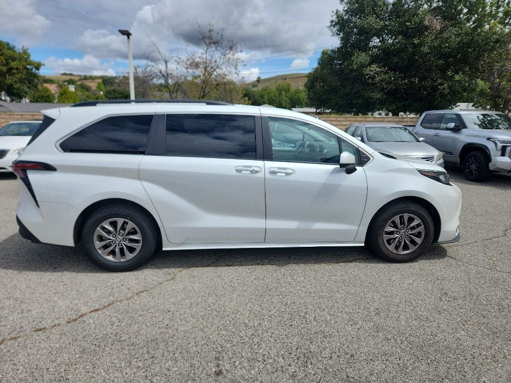2023 Toyota Sienna XLE 8 Passenger