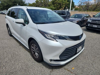 2023 Toyota Sienna XLE 8 Passenger