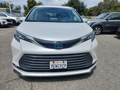 2023 Toyota Sienna XLE 8 Passenger