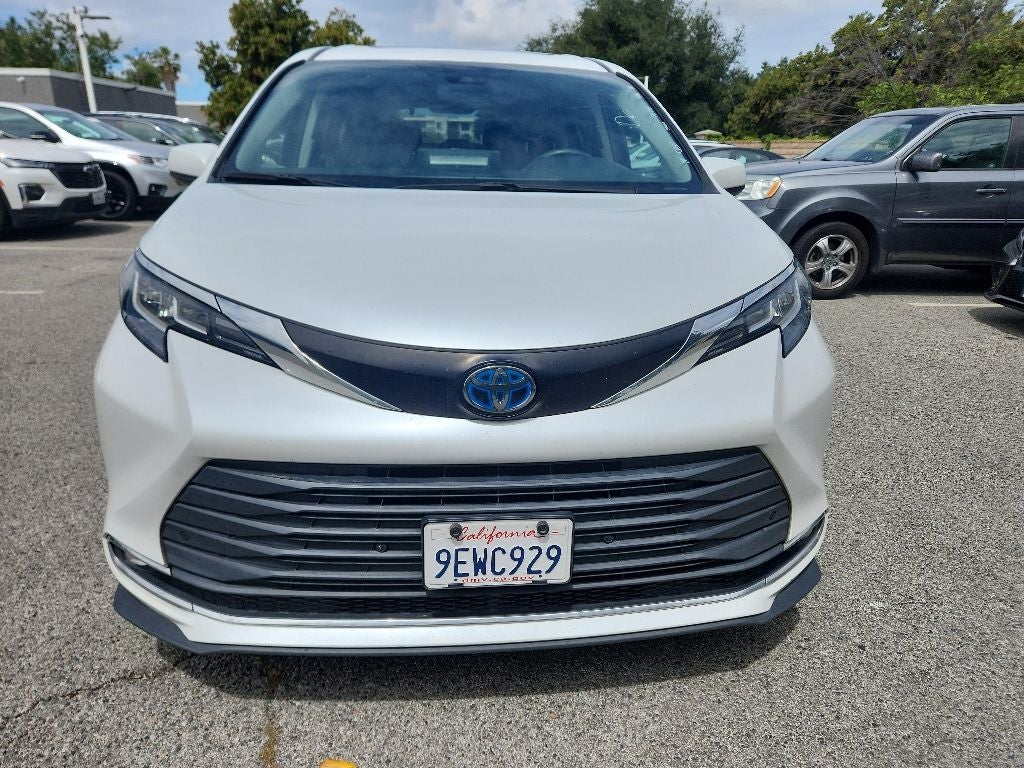 2023 Toyota Sienna XLE 8 Passenger