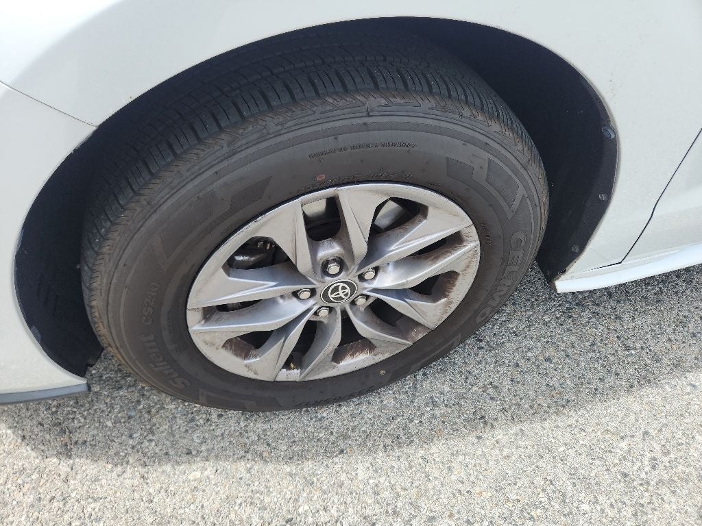 2023 Toyota Sienna XLE 8 Passenger