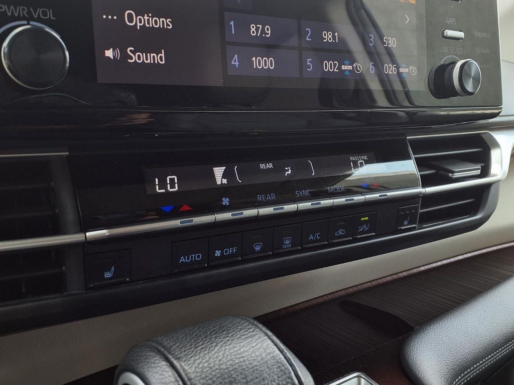 2024 Toyota Sienna XLE 8 Passenger