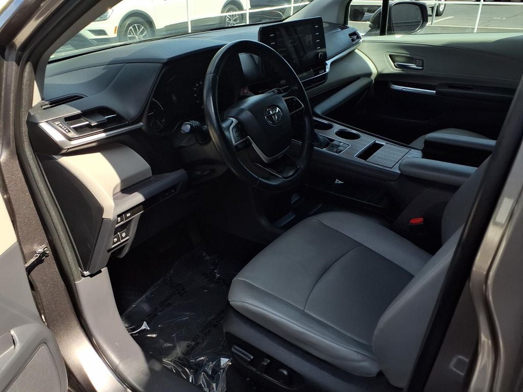 2024 Toyota Sienna XLE 8 Passenger