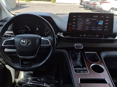 2024 Toyota Sienna XLE 8 Passenger
