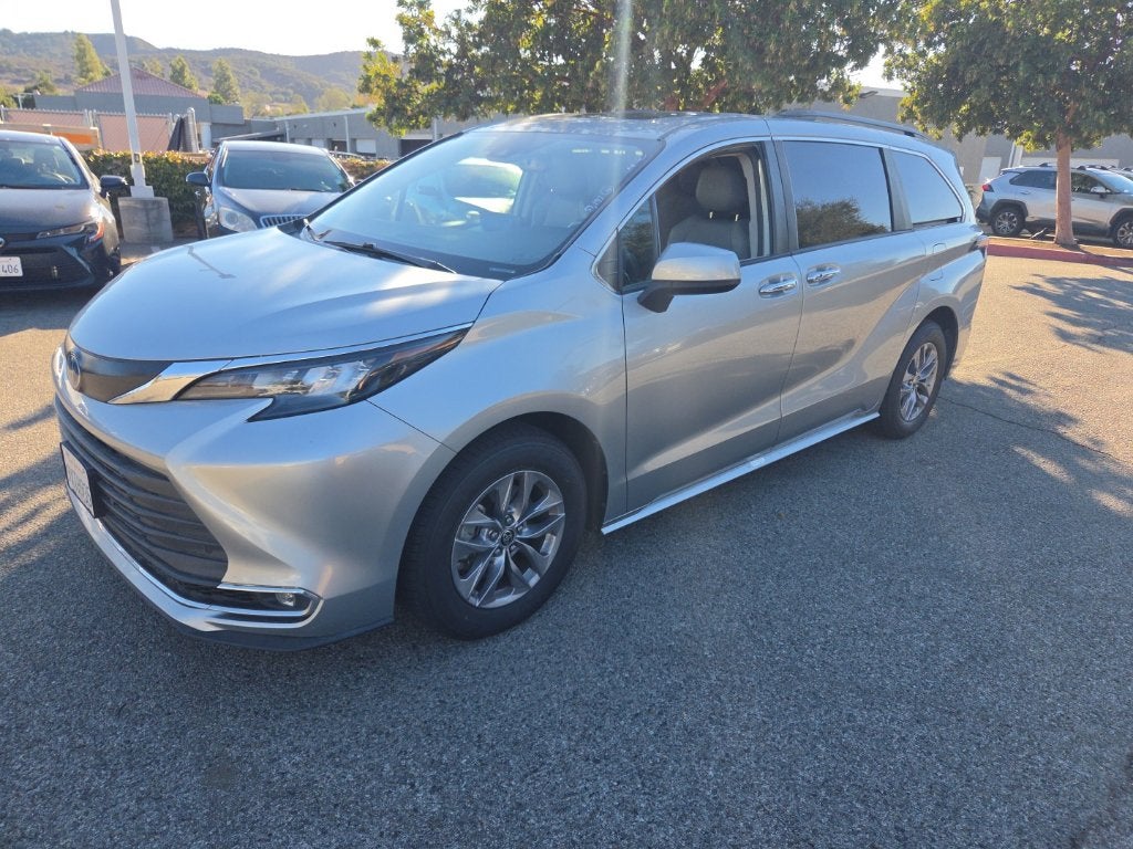 2024 Toyota Sienna XLE 8 Passenger