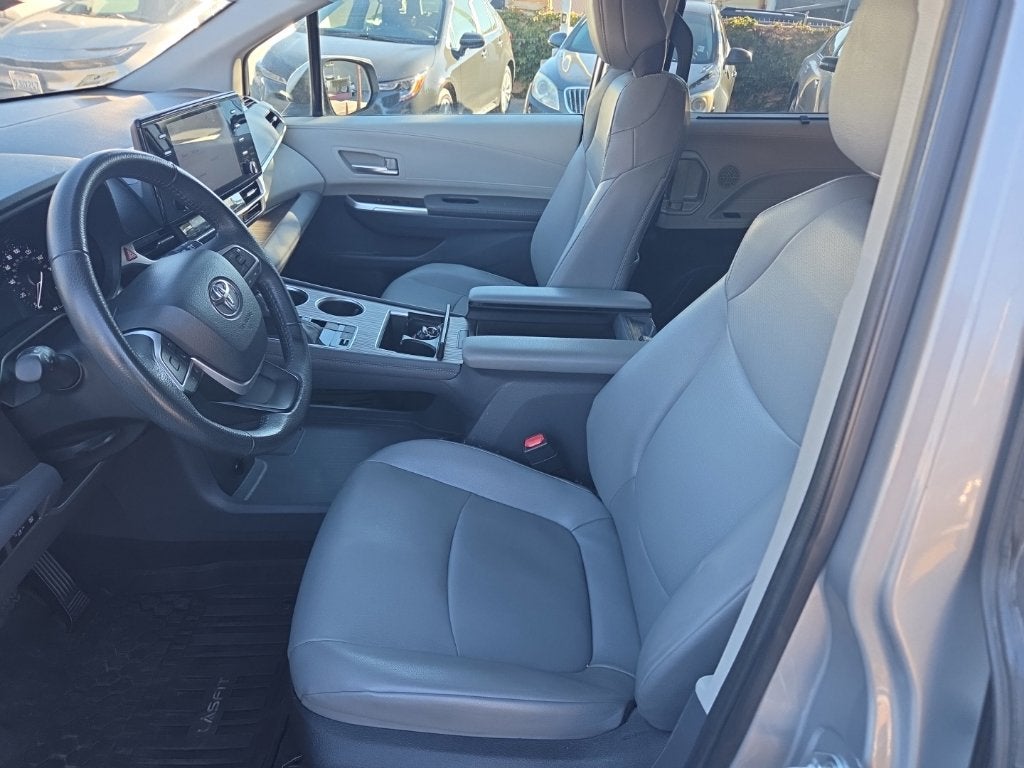 2024 Toyota Sienna XLE 8 Passenger